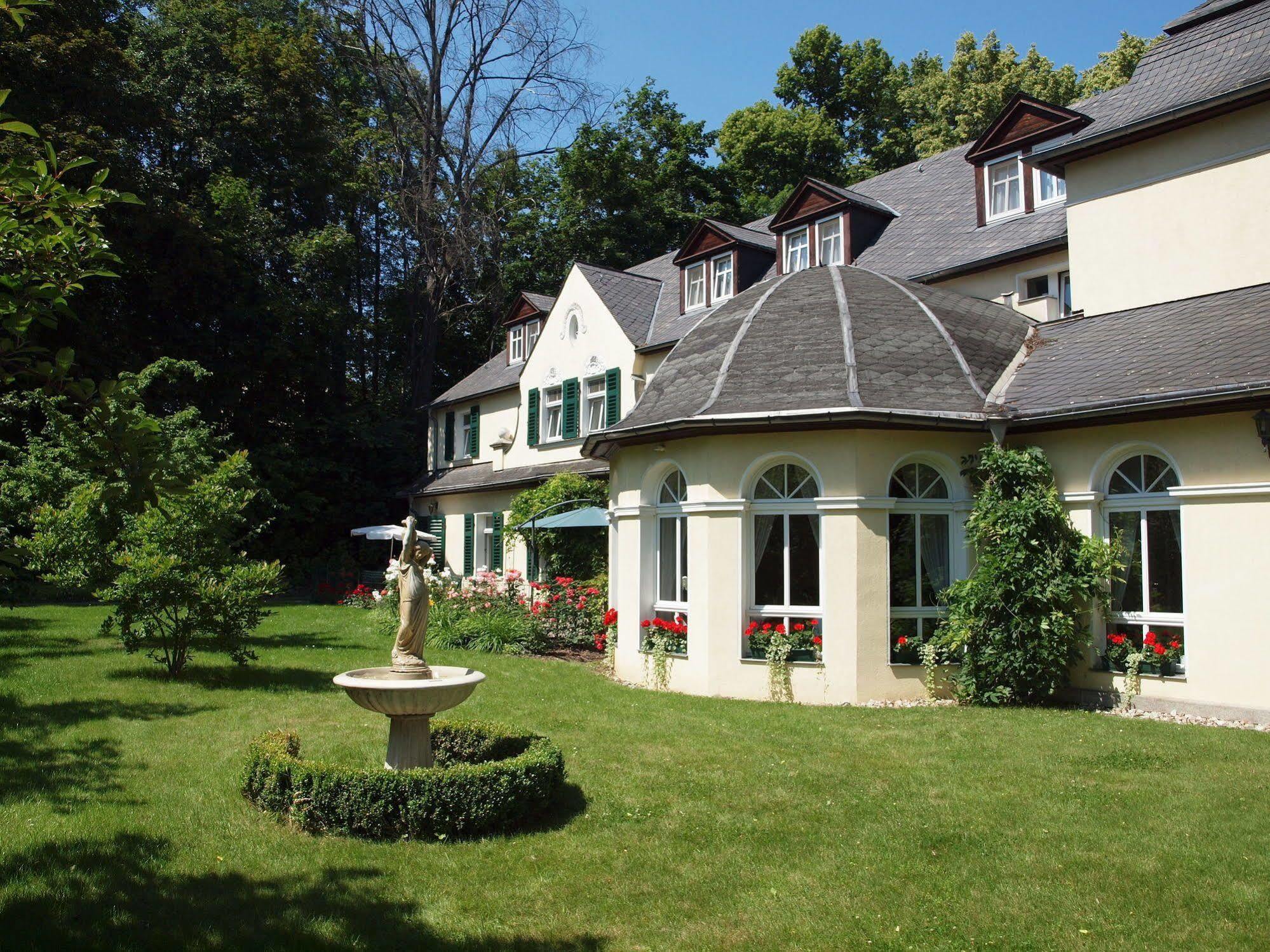 Hotel & Restaurant Bellevue Schmoelln Exterior photo